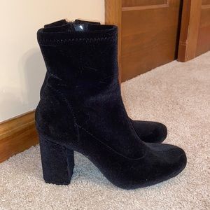 NWOT velvet bootie